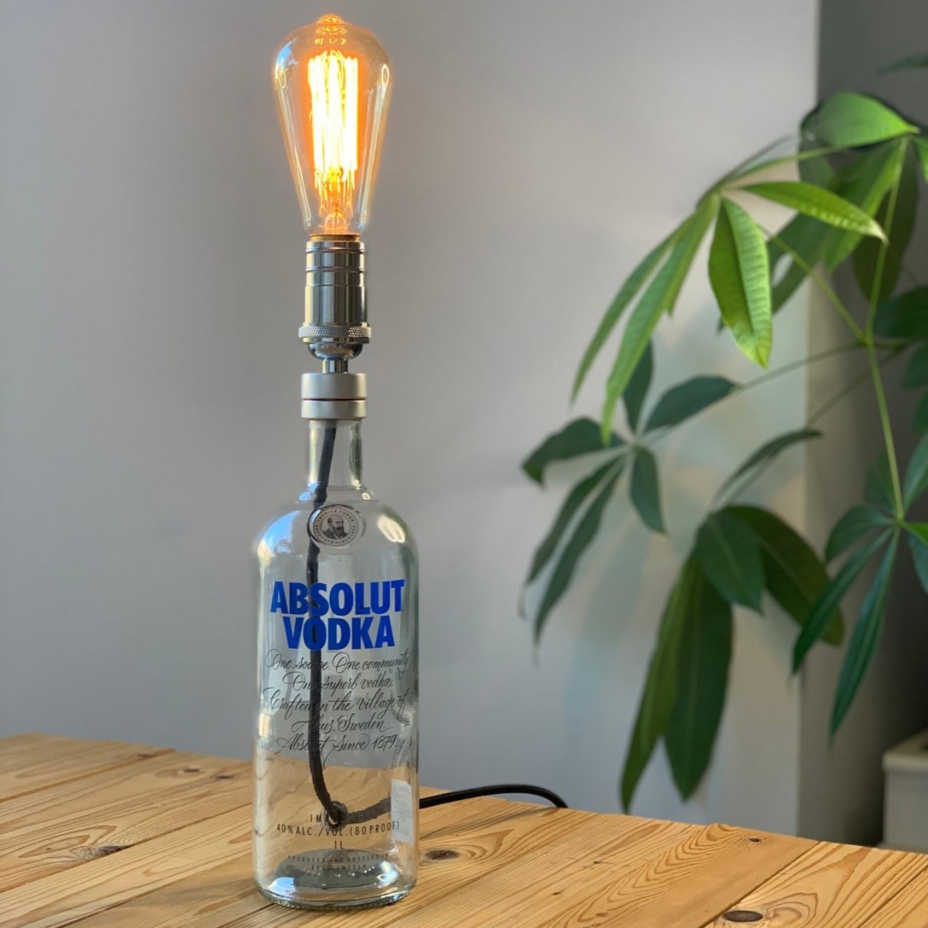 Lámpara Botella Absolut Vodka - Grupo Electro Industrial Renovable